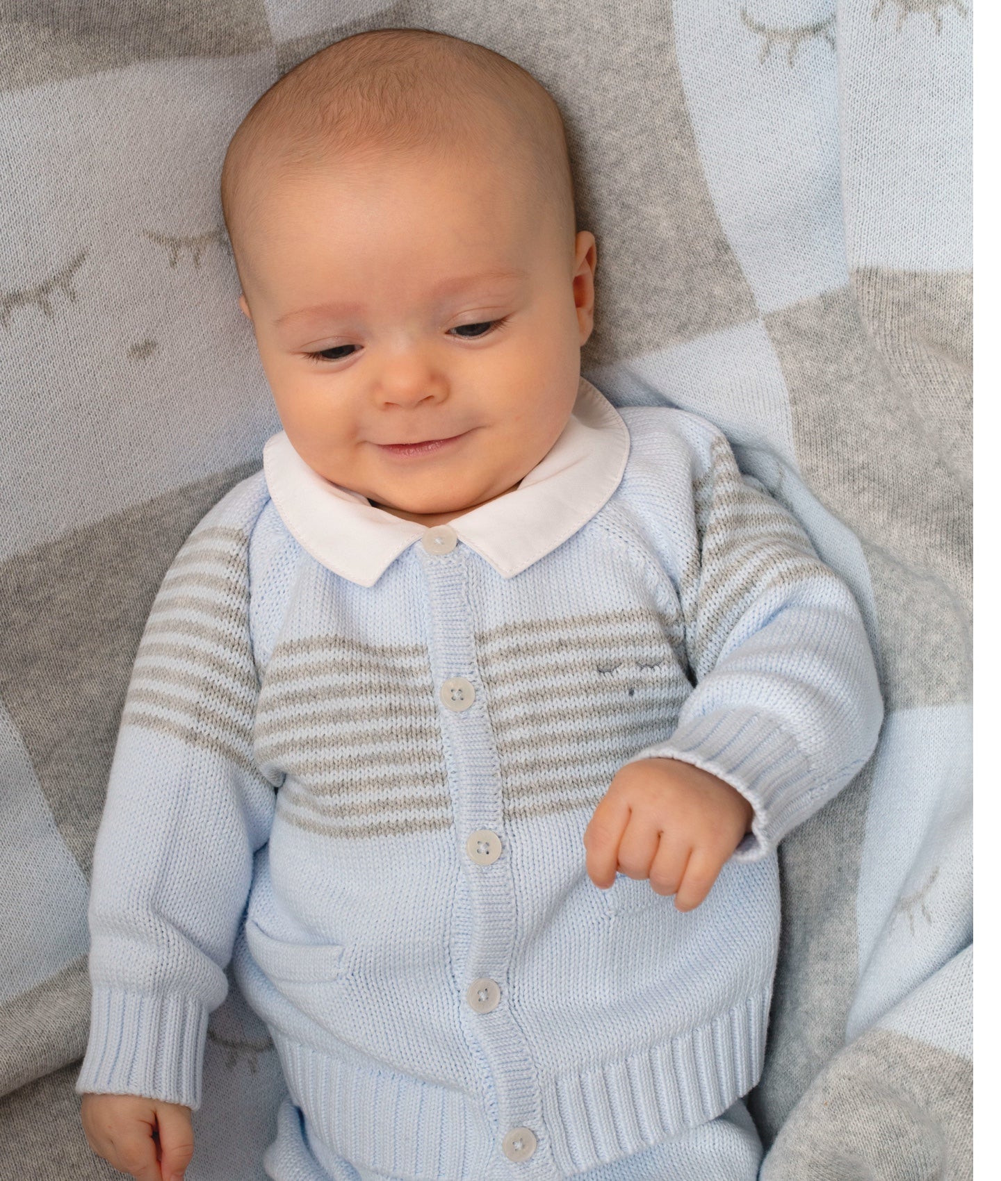 Strikket cardigan til baby